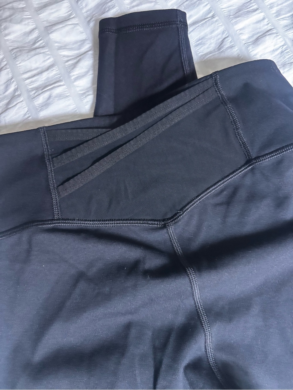 Fabletics Motion 365 Black Leggings criss cross back pocket. No front seam - Picture 3 of 7